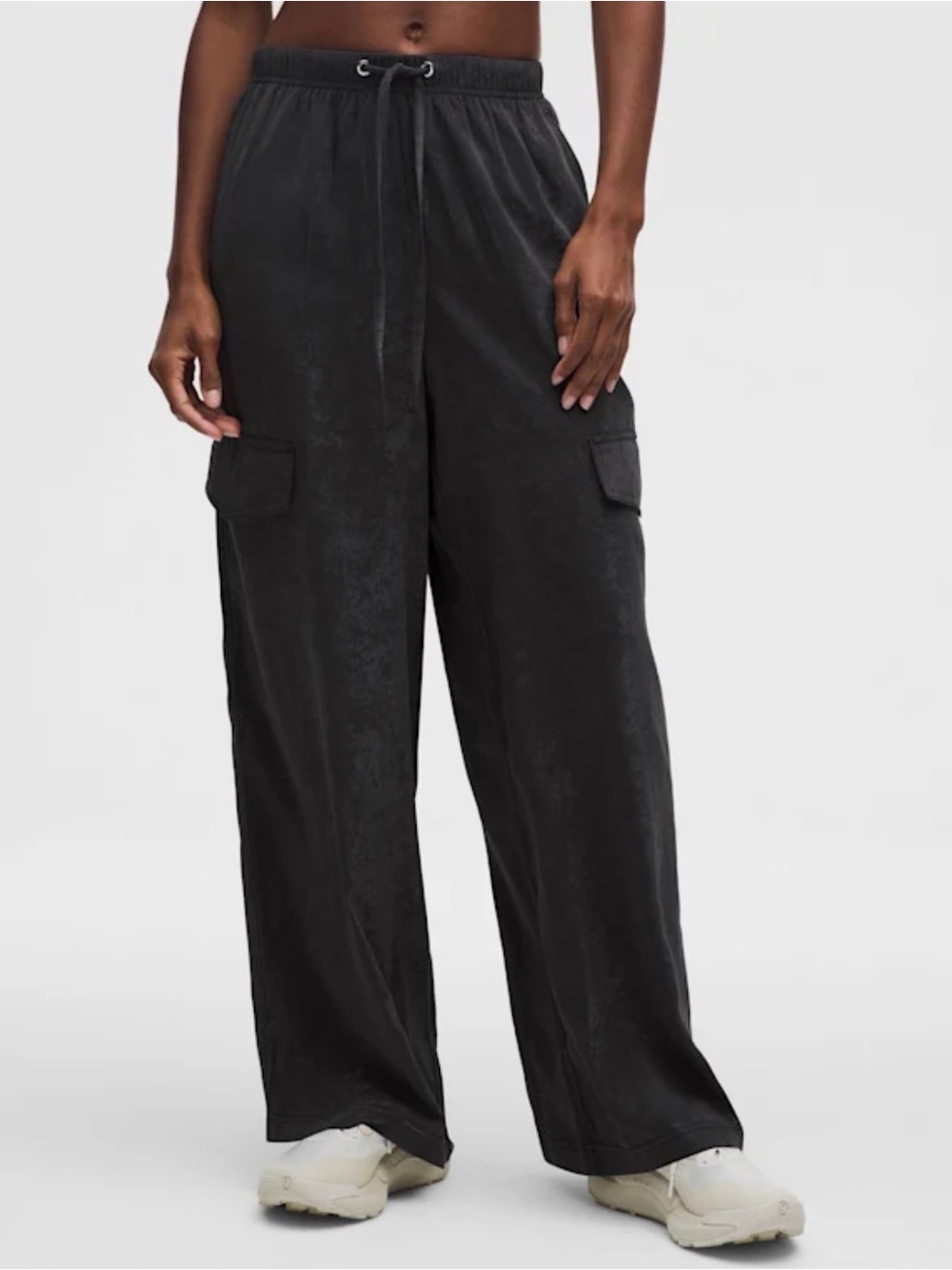 Lululemon Matte Satin Relaxed-Fit Mid-Rise Cargo Pant- Navy sz L